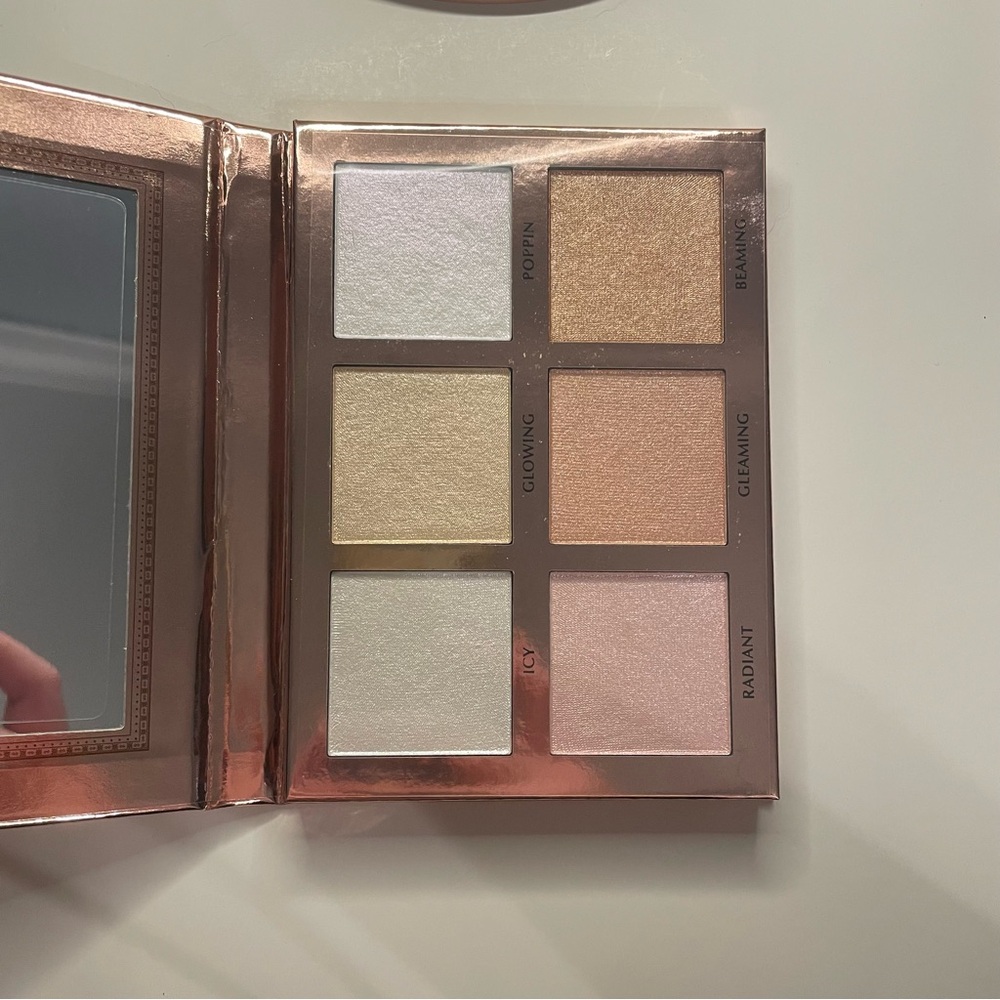 Ace Beaute Glow Highlighter Palette